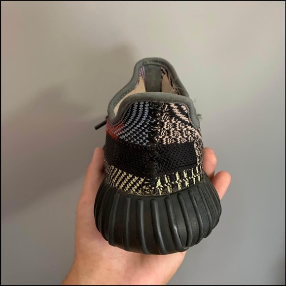 Authentic non-reflective yeezy yecheils - Picture 3 of 6